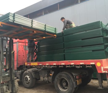 山東客戶的圍欄網發(fā)貨現場